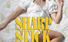 颠覆“可爱的”女性《锋利的棍子》 Sharp Stick (2022) 开心 喜剧  中字